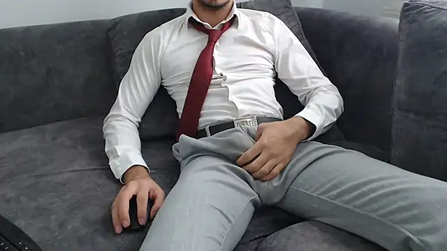 Snapshot of Naughtb0y chatting on 11/28/25, 09:34 Naughtb0y online show from 11/28/25, 09:34