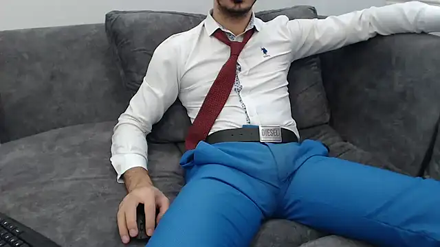 Snapshot of Naughtb0y chatting on 12/05/25, 11:08 Naughtb0y online show from 12/05/25, 11:08