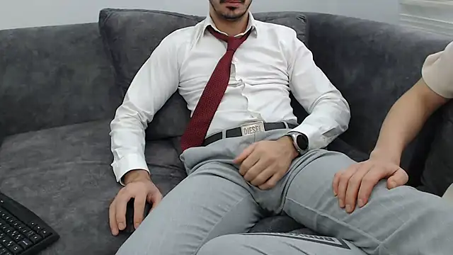 Snapshot of Naughtb0y chatting on 12/14/25, 09:36 Naughtb0y online show from 12/14/25, 09:36