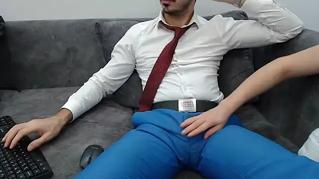 Snapshot of Naughtb0y chatting on 12/16/25, 07:19 Naughtb0y online show from 12/16/25, 07:19