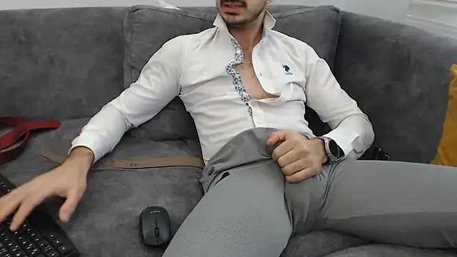 Snapshot of Naughtb0y chatting on 02/04/26, 11:27 Naughtb0y online show from 02/04/26, 11:27