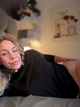 blondebitch2 online show from 11/11/25, 10:04