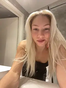 LuisaBecker online show from 12/11/24, 02:00