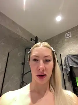 LuisaBecker online show from 01/01/25, 09:07