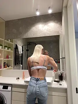 LuisaBecker online show from 01/02/25, 12:13