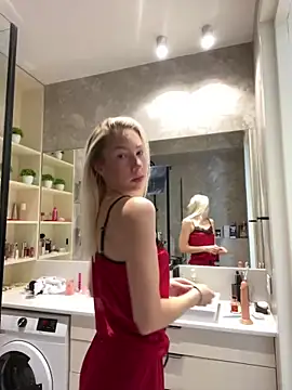 LuisaBecker online show from 01/14/25, 08:31