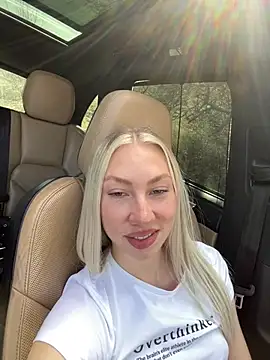 LuisaBecker online show from 03/17/25, 11:21