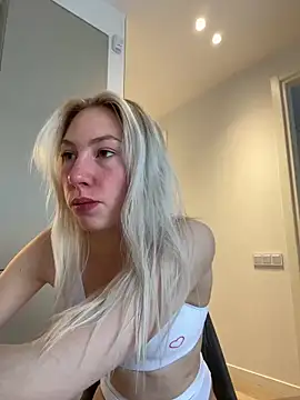 LuisaBecker online show from 03/22/25, 01:30