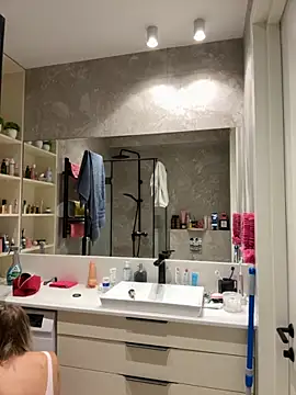 LuisaBecker online show from 09/12/25, 08:36