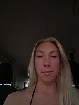 LuisaBecker online show from 09/15/25, 04:07