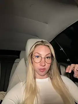 LuisaBecker online show from 10/16/25, 05:25