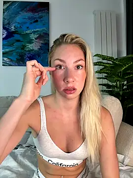 LuisaBecker online show from 10/23/25, 03:55