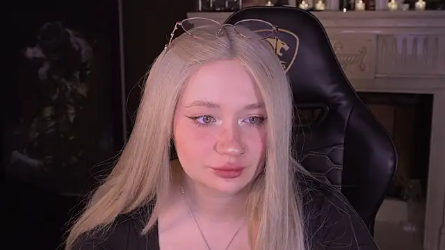 carolina elf online show from 04/17/26, 05:32