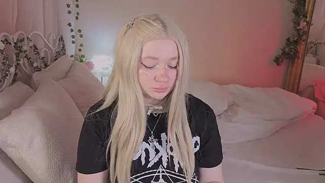 carolina elf online show from 04/19/26, 08:02