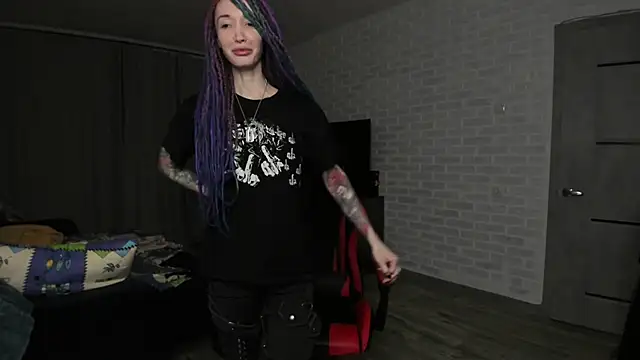 Roxy Silver online show from 12/17/24, 11:16