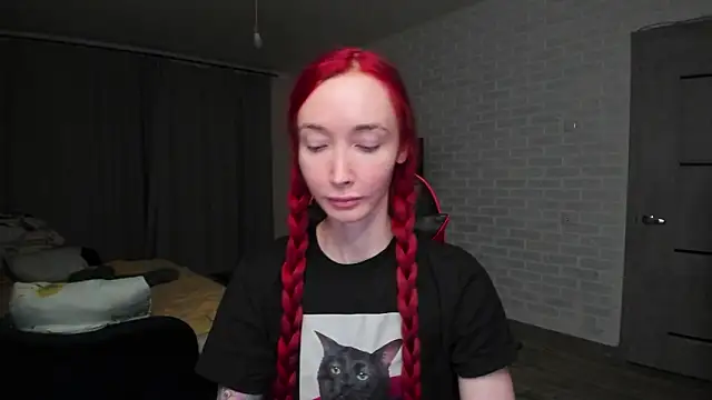 Snapshot of Roxy_Silver chatting on 02/12/26, 02:45 Roxy Silver online show from 02/12/26, 02:45