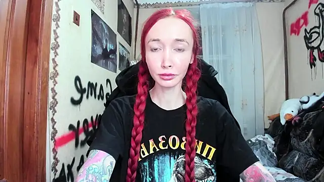 Snapshot of Roxy_Silver chatting on 02/21/26, 08:21 Roxy Silver online show from 02/21/26, 08:21