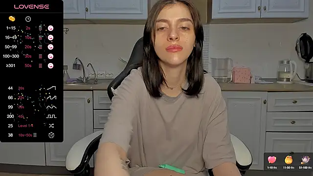 Snapshot of broosnica1 chatting on 02/06/25, 01:10 broosnica1 online show from 02/06/25, 01:10