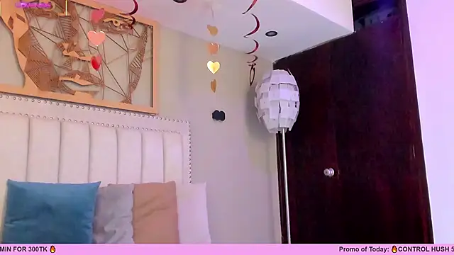 Snapshot of _AlejaCruz_ chatting on 02/15/25, 10:21 AlejaCruz online show from 02/15/25, 10:21