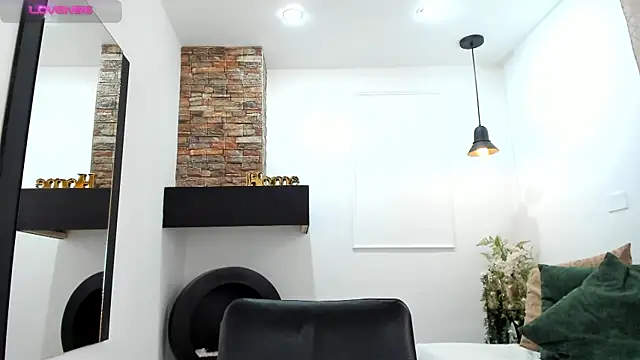 Snapshot of _AlejaCruz_ chatting on 09/21/25, 11:56 AlejaCruz online show from 09/21/25, 11:56