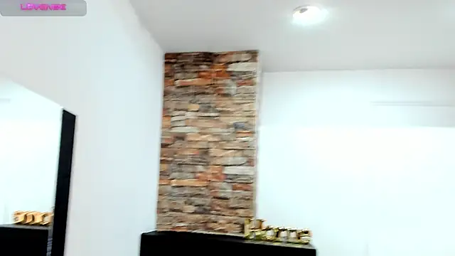 Snapshot of _AlejaCruz_ chatting on 11/11/25, 07:25 AlejaCruz online show from 11/11/25, 07:25