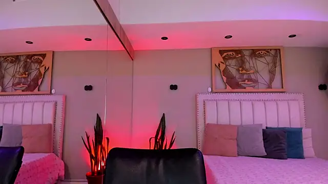 Snapshot of _AlejaCruz_ chatting on 12/21/25, 12:12 AlejaCruz online show from 12/21/25, 12:12