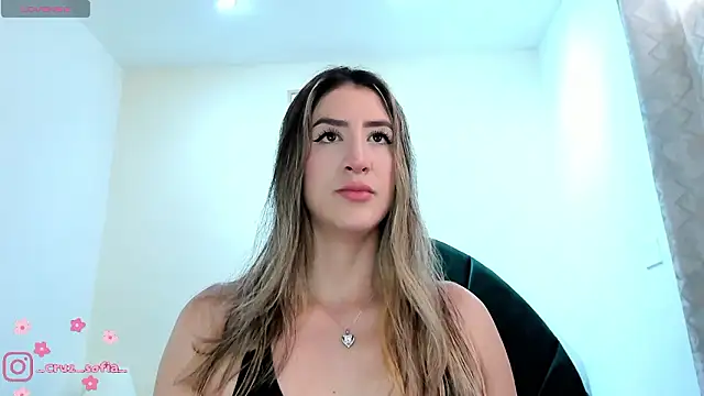 Snapshot of _AlejaCruz_ chatting on 02/20/26, 05:57 AlejaCruz online show from 02/20/26, 05:57