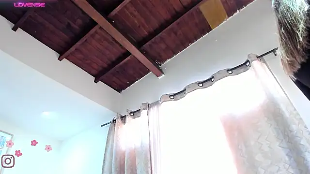 Snapshot of _AlejaCruz_ chatting on 02/26/26, 06:18 AlejaCruz online show from 02/26/26, 06:18