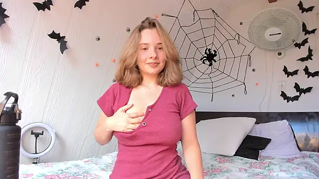 Sophy Bunny online show from 10/16/25, 08:54