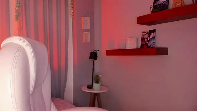Snapshot of Violetta_Nur chatting on 02/12/25, 04:33 Violetta Nur online show from 02/12/25, 04:33