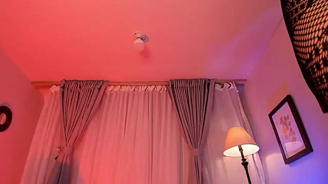 Snapshot of Violetta_Nur chatting on 10/10/25, 12:42 Violetta Nur online show from 10/10/25, 12:42
