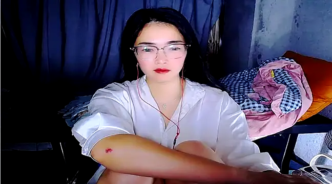 Snapshot of Floor_oo chatting on 02/05/25, 08:57 Floor oo online show from 02/05/25, 08:57