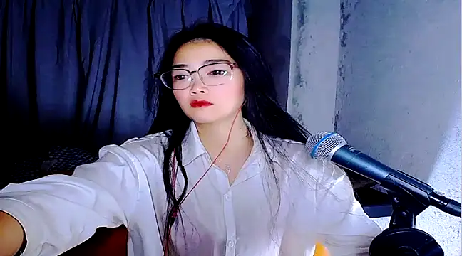 Snapshot of Floor_oo chatting on 02/06/25, 10:32 Floor oo online show from 02/06/25, 10:32