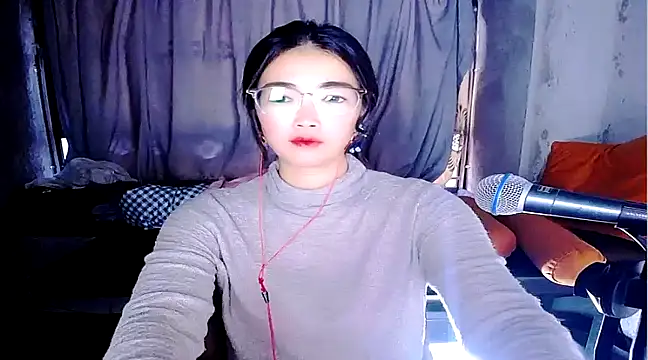 Snapshot of Floor_oo chatting on 02/13/25, 10:23 Floor oo online show from 02/13/25, 10:23