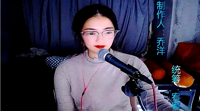 Snapshot of Floor_oo chatting on 02/13/25, 01:26 Floor oo online show from 02/13/25, 01:26