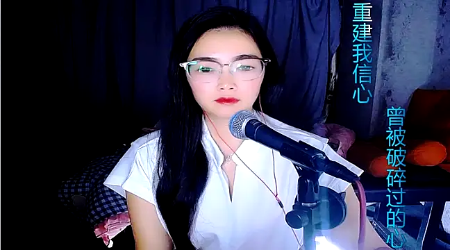 Snapshot of Floor_oo chatting on 02/14/25, 01:51 Floor oo online show from 02/14/25, 01:51