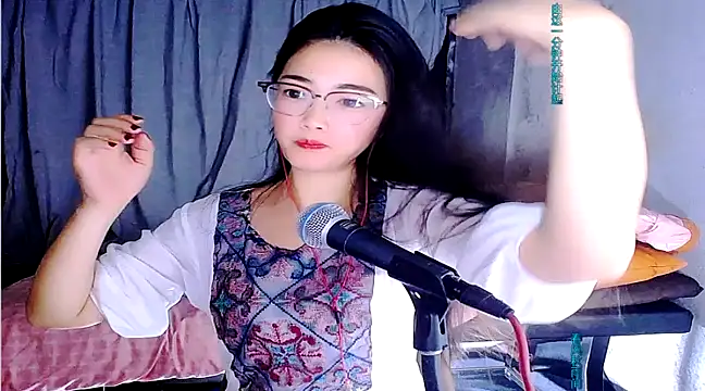 Snapshot of Floor_oo chatting on 02/16/25, 01:16 Floor oo online show from 02/16/25, 01:16