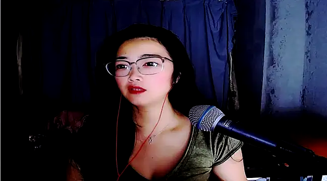 Snapshot of Floor_oo chatting on 02/19/25, 03:05 Floor oo online show from 02/19/25, 03:05