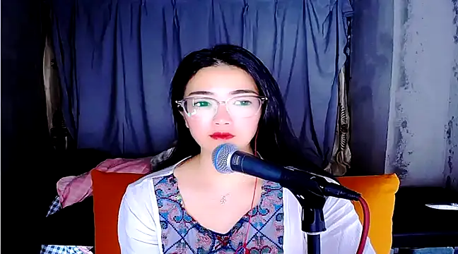 Snapshot of Floor_oo chatting on 02/20/25, 12:15 Floor oo online show from 02/20/25, 12:15