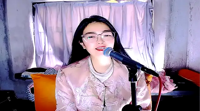 Snapshot of Floor_oo chatting on 03/17/25, 05:45 Floor oo online show from 03/17/25, 05:45