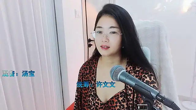 Snapshot of Floor_oo chatting on 09/21/25, 04:19 Floor oo online show from 09/21/25, 04:19