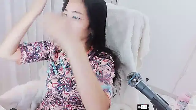 Snapshot of Floor_oo chatting on 10/12/25, 02:27 Floor oo online show from 10/12/25, 02:27