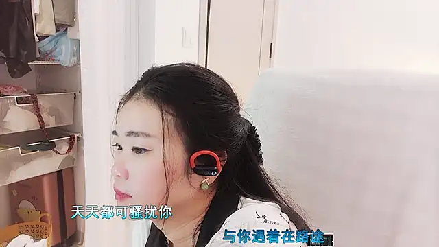 Snapshot of Floor_oo chatting on 10/25/25, 03:29 Floor oo online show from 10/25/25, 03:29