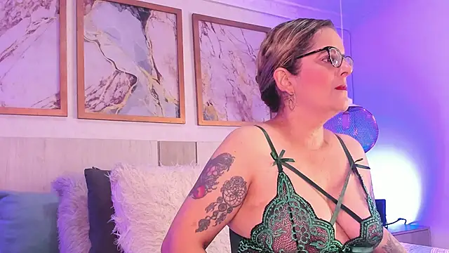 ValeryHart1 online show from 03/11/25, 12:06