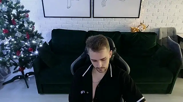 Snapshot of Larstar01 chatting on 12/05/24, 12:30 Larstar01 online show from 12/05/24, 12:30