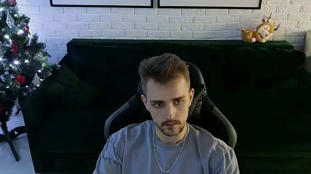 Snapshot of Larstar01 chatting on 12/12/24, 02:26 Larstar01 online show from 12/12/24, 02:26