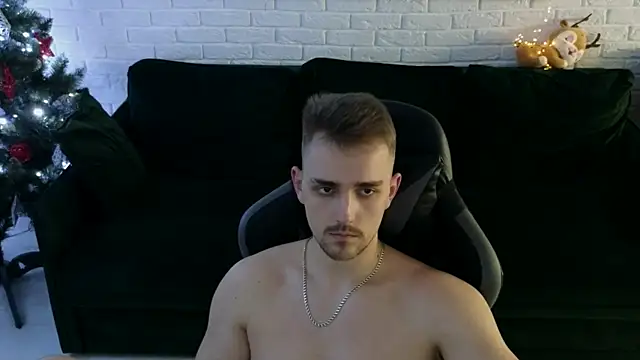 Snapshot of Larstar01 chatting on 12/18/24, 04:42 Larstar01 online show from 12/18/24, 04:42