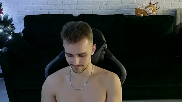 Snapshot of Larstar01 chatting on 12/22/24, 05:01 Larstar01 online show from 12/22/24, 05:01