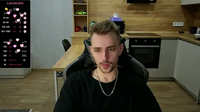 Snapshot of Larstar01 chatting on 01/13/25, 11:08 Larstar01 online show from 01/13/25, 11:08