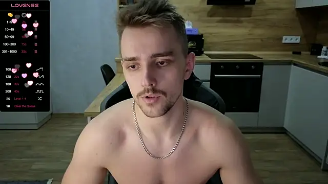 Snapshot of Larstar01 chatting on 01/13/25, 02:11 Larstar01 online show from 01/13/25, 02:11